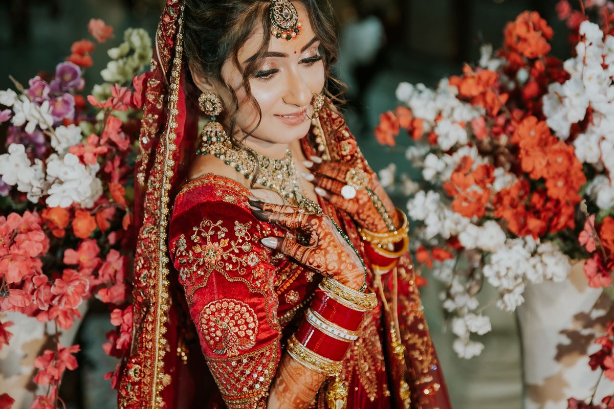 A bride in red with her varmala garlands