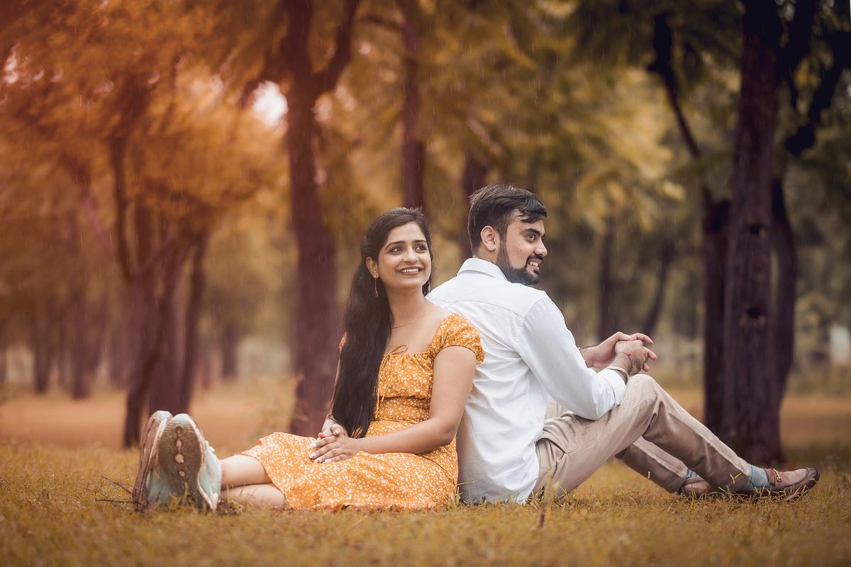 A pre-wedding shoot in an autumn grove